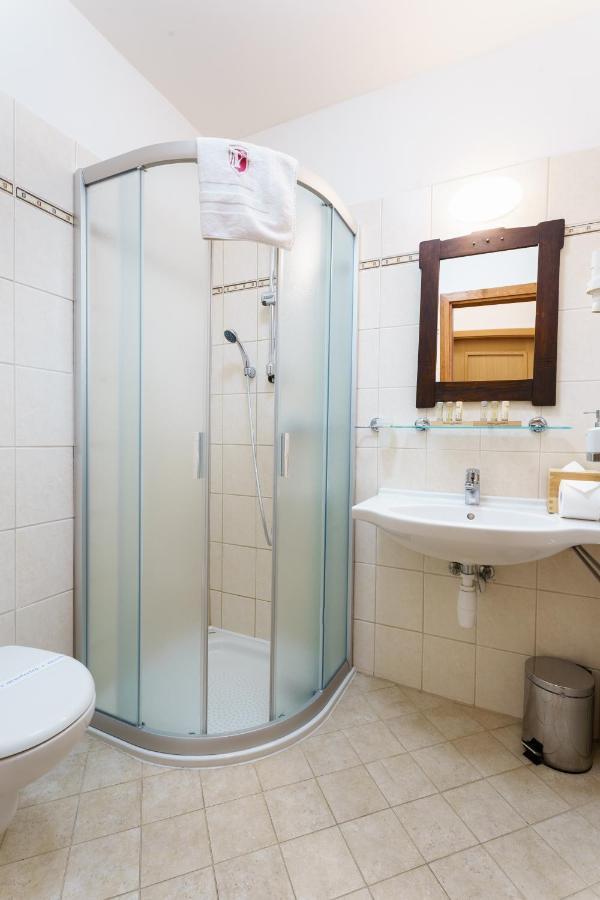 Hotel A Restaurace U Vychopnu Vsetín Extérieur photo