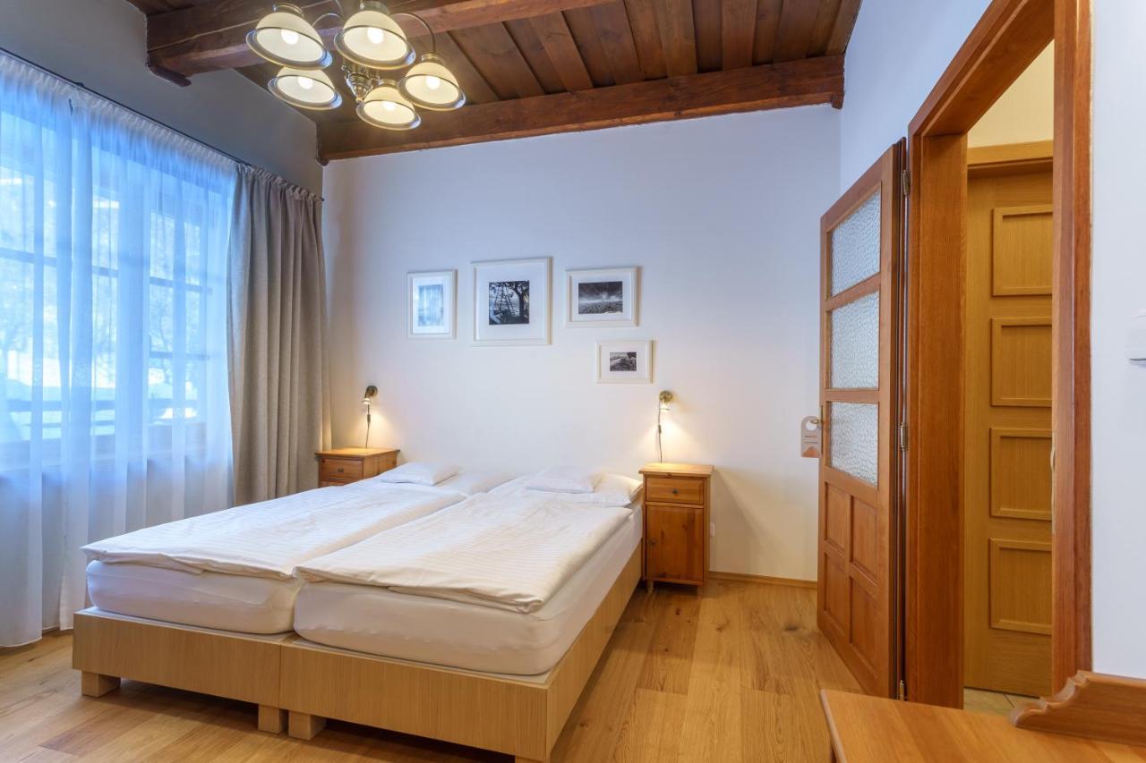 Hotel A Restaurace U Vychopnu Vsetín Extérieur photo