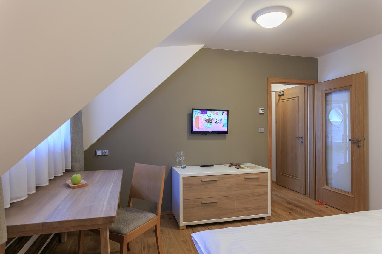 Hotel A Restaurace U Vychopnu Vsetín Extérieur photo