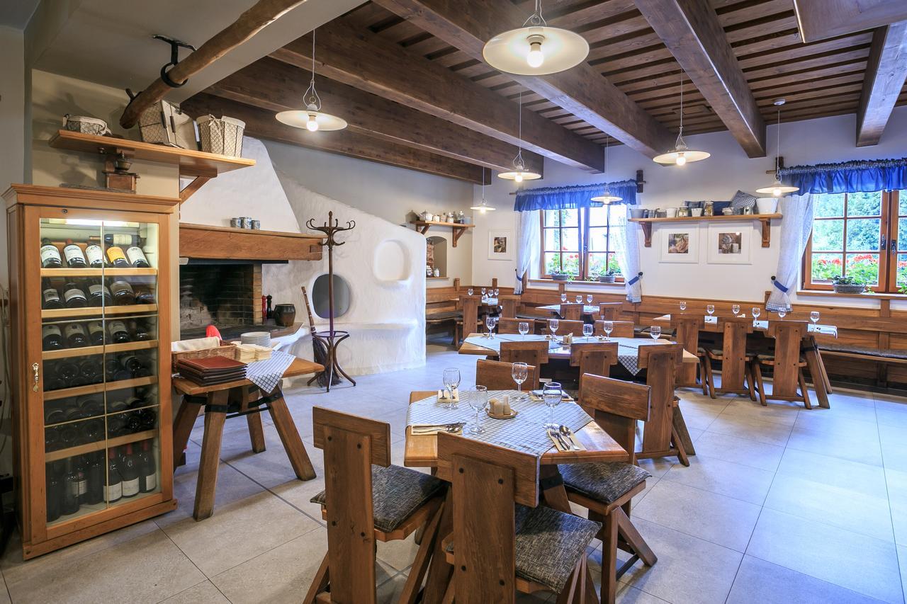 Hotel A Restaurace U Vychopnu Vsetín Extérieur photo