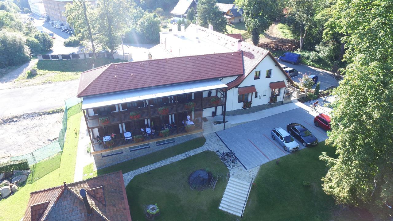 Hotel A Restaurace U Vychopnu Vsetín Extérieur photo